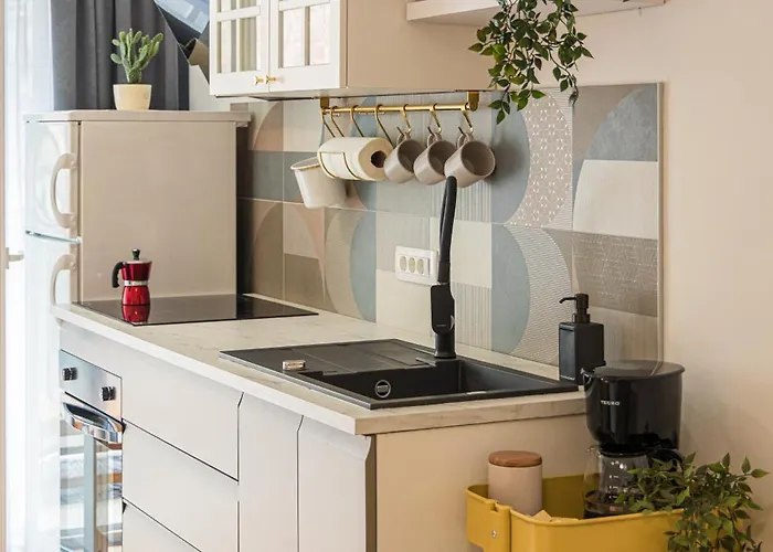 아파트 New Fiore, 풀라